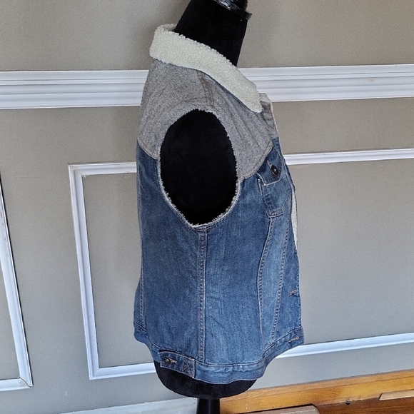 Ruff Hewn Blue Denim Vest with Sherpa Collar Size Medium - Picture 3 of 10